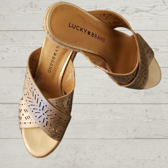 Lucky Brand Keela Wedge Sandal Gold - Picture 2 of 7